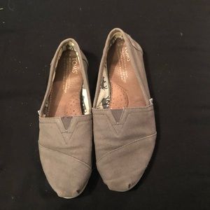Gray Toms